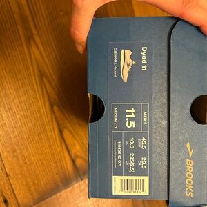 Men’s Brooks Dyad 11 size  11.5 D